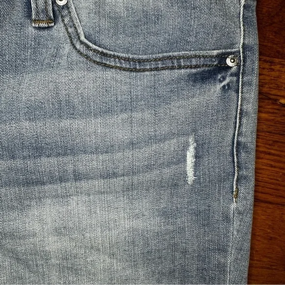 Seven7 Weekend Denim Shorts Size 12 Frayed Hem Light Wash - Picture 5 of 10